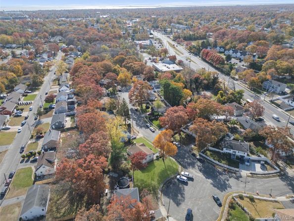 15 Santam Court, Bay Shore NY 11706