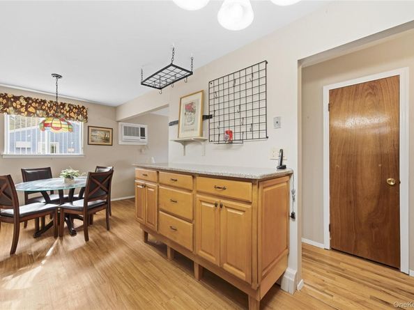 15 Santam Court, Bay Shore NY 11706