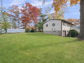 15 Santam Court, Bay Shore NY 11706