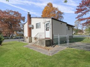 15 Santam Court, Bay Shore NY 11706