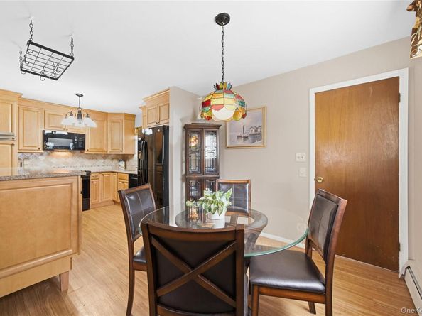 15 Santam Court, Bay Shore NY 11706