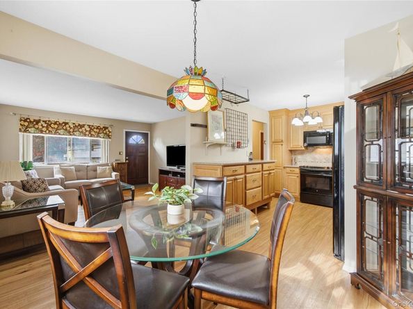 15 Santam Court, Bay Shore NY 11706