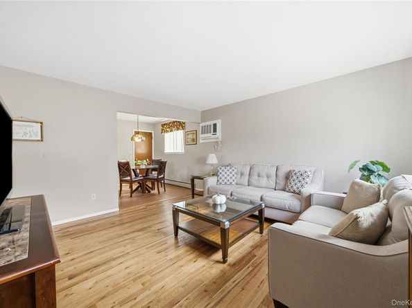 15 Santam Court, Bay Shore NY 11706