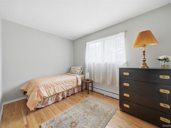 15 Santam Court, Bay Shore NY 11706