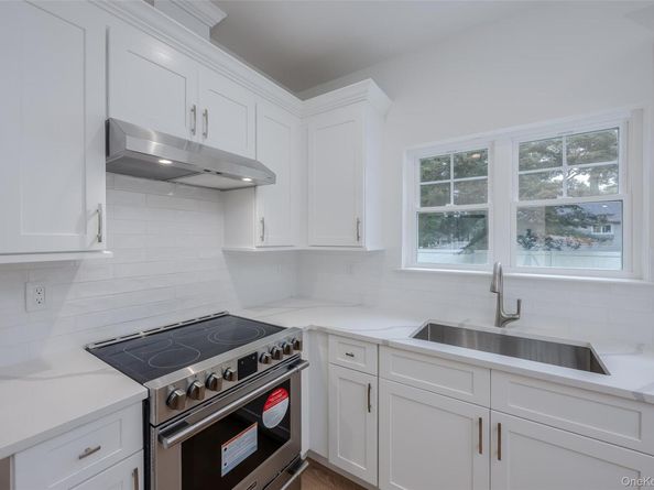 40 Zenith Road, Rocky Point NY 11778