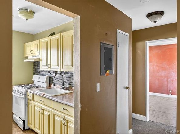 71 ADAMS Road E 2A, Central Islip NY 11722