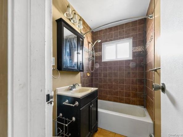 71 ADAMS Road E 2A, Central Islip NY 11722