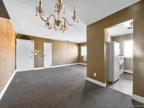 71 ADAMS Road E 2A, Central Islip NY 11722