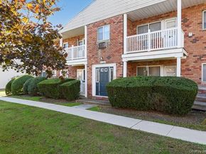 71 ADAMS Road E 2A, Central Islip NY 11722