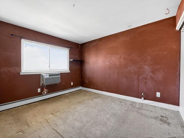 71 ADAMS Road E 2A, Central Islip NY 11722