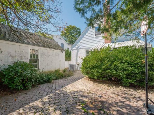 636 S 13th Street, New Hyde Park NY 11040