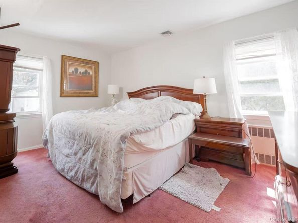 636 S 13th Street, New Hyde Park NY 11040