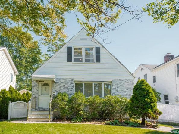 636 S 13th Street, New Hyde Park NY 11040