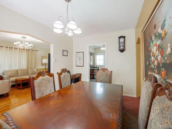 636 S 13th Street, New Hyde Park NY 11040