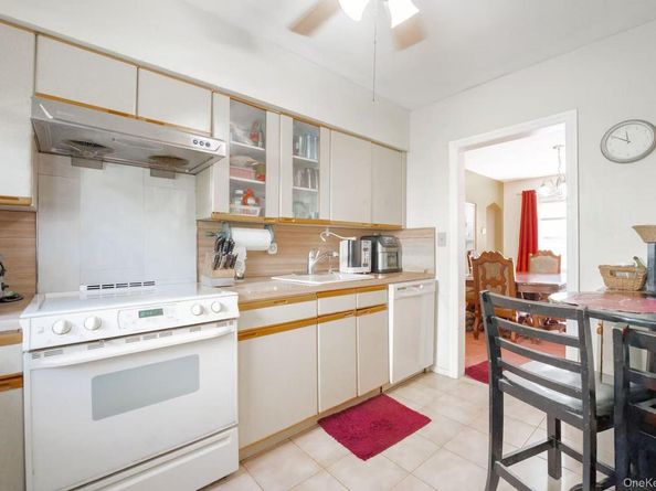 636 S 13th Street, New Hyde Park NY 11040