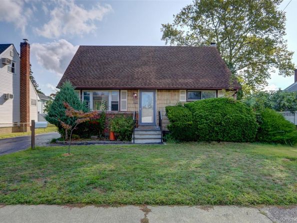 33 Oak street, Hicksville NY 11801