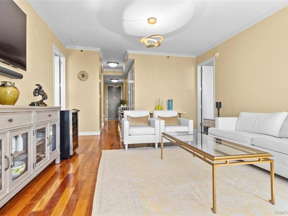 10 City Place PH2C, White Plains NY 10601