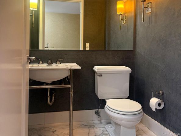 10 City Place PH2C, White Plains NY 10601