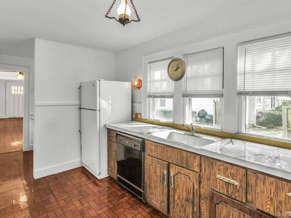 251 N Long Beach Avenue, Freeport NY 11520