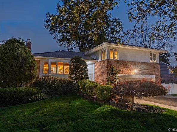 7 Judith Street, Plainview NY 11803