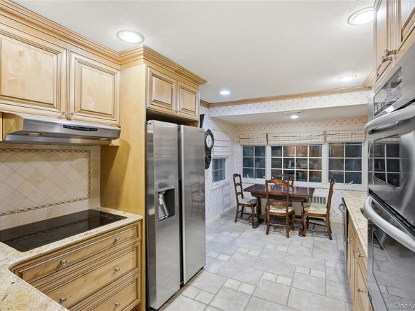 7 Judith Street, Plainview NY 11803