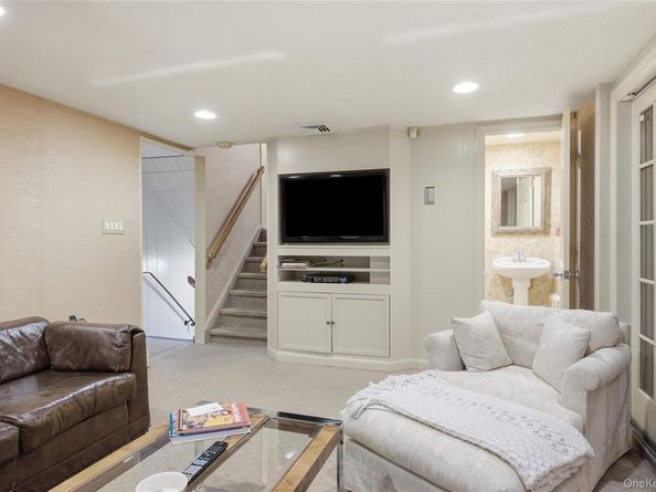 7 Judith Street, Plainview NY 11803