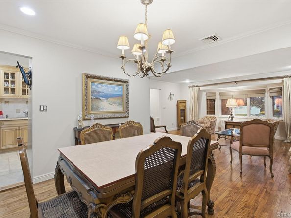 7 Judith Street, Plainview NY 11803