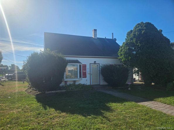 544 Dryden Street, Westbury NY 11590