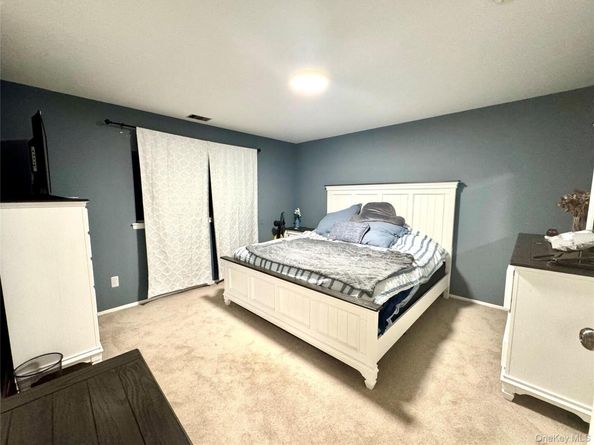 49 Pointe Circle S 49, Coram NY 11727