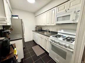 49 Pointe Circle S 49, Coram NY 11727