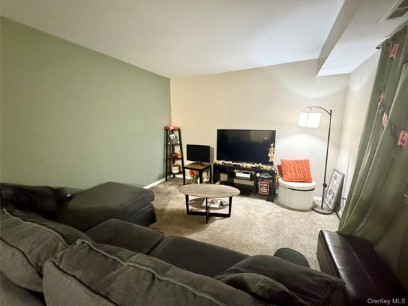 49 Pointe Circle S 49, Coram NY 11727