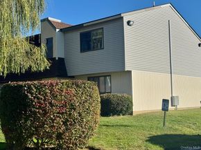 49 Pointe Circle S 49, Coram NY 11727