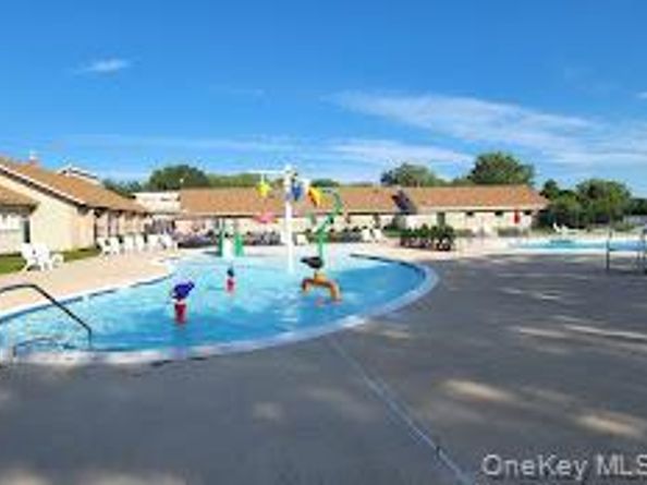49 Pointe Circle S 49, Coram NY 11727