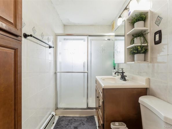 13 Floral Lane, Westbury NY 11590