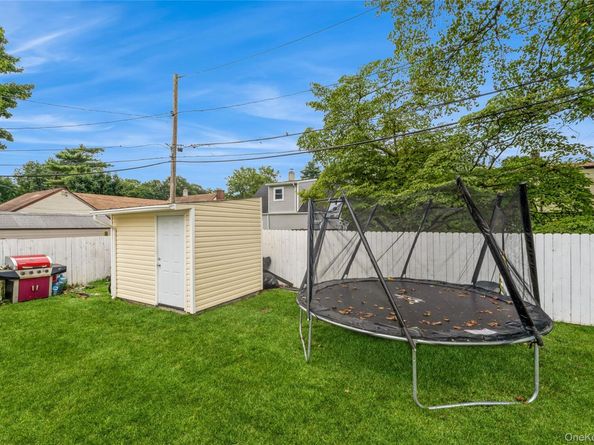 13 Floral Lane, Westbury NY 11590