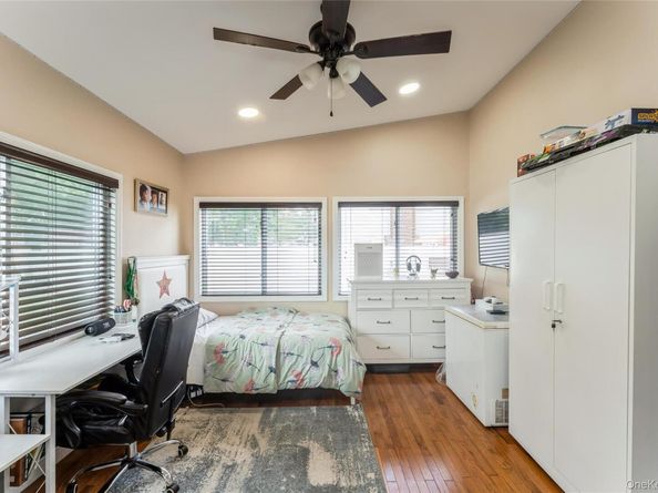 13 Floral Lane, Westbury NY 11590