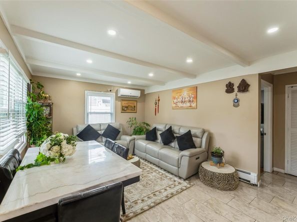 13 Floral Lane, Westbury NY 11590