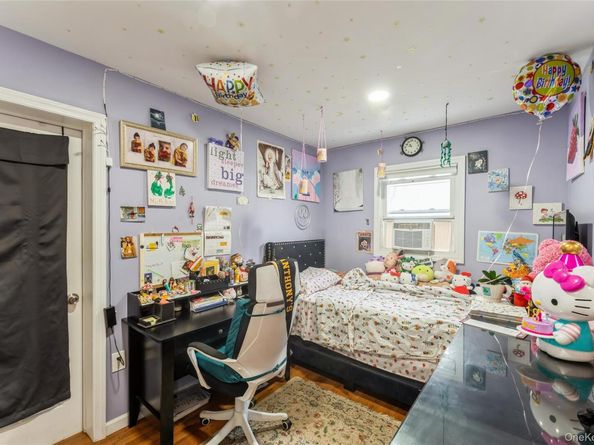 13 Floral Lane, Westbury NY 11590