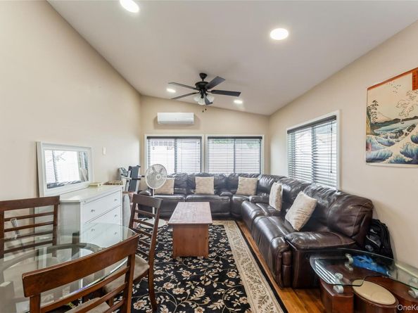 13 Floral Lane, Westbury NY 11590