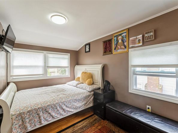 13 Floral Lane, Westbury NY 11590