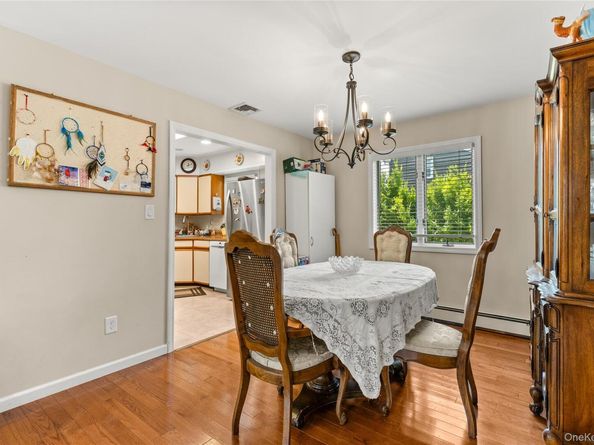 18 Campbell Lane, East Islip NY 11730