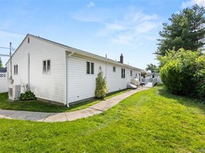 18 Campbell Lane, East Islip NY 11730