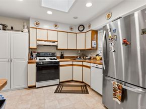 18 Campbell Lane, East Islip NY 11730