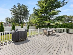 18 Campbell Lane, East Islip NY 11730