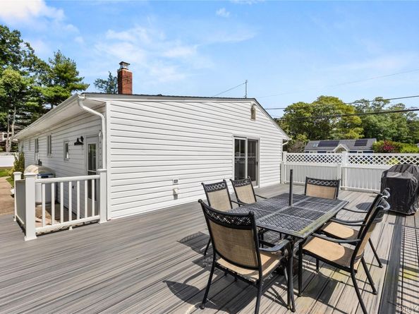 18 Campbell Lane, East Islip NY 11730