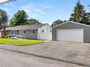18 Campbell Lane, East Islip NY 11730