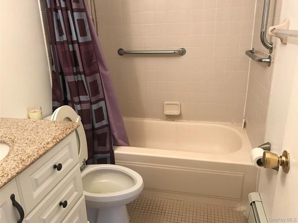 68-01 242ND Street 29E, Douglaston NY 11362