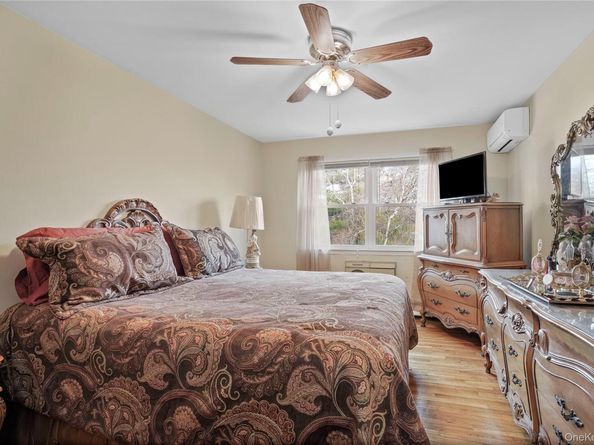 6035 75th Street, Middle Village NY 11379