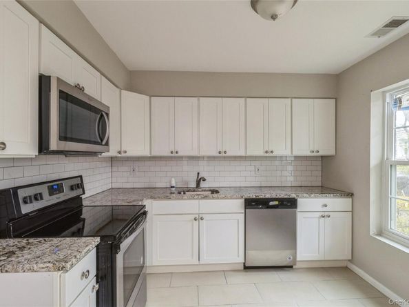 655 Middle Country Road 4D1, Coram NY 11727