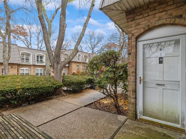 655 Middle Country Road 4D1, Coram NY 11727